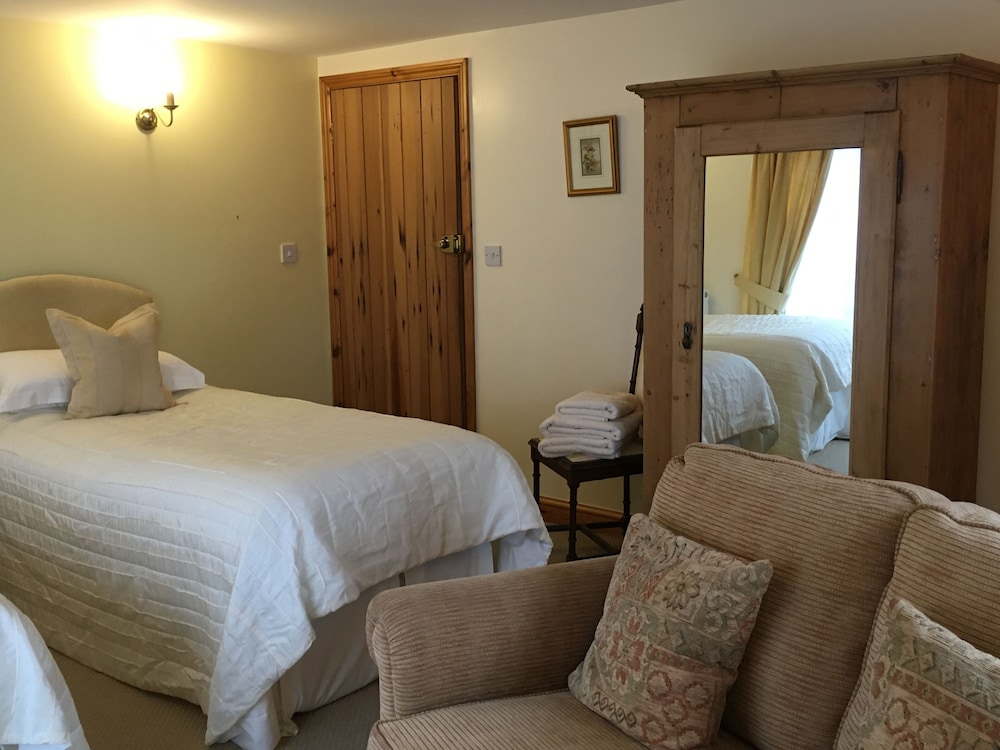 Standard Twin Room, Accessible, Ensuite (Wren's Retreat) photo 2