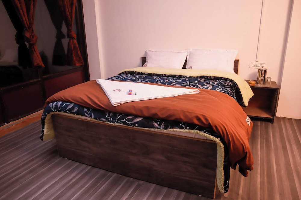 Basic Double Room, 1 Queen Bed, Balcony