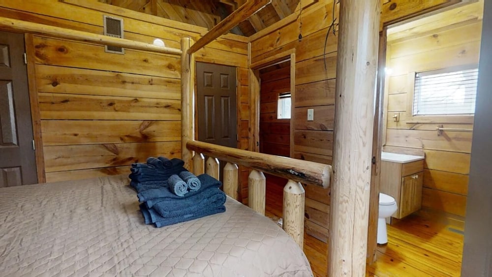 Cabin, Multiple Beds, Hot Tub, Mountain View photo 1
