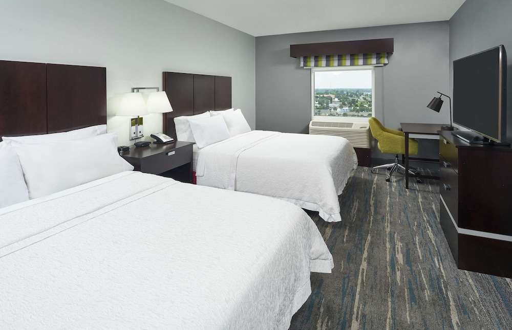 Room, 2 Queen Beds, Accessible, City View (Mobility & Hearing, Roll-in Shower)