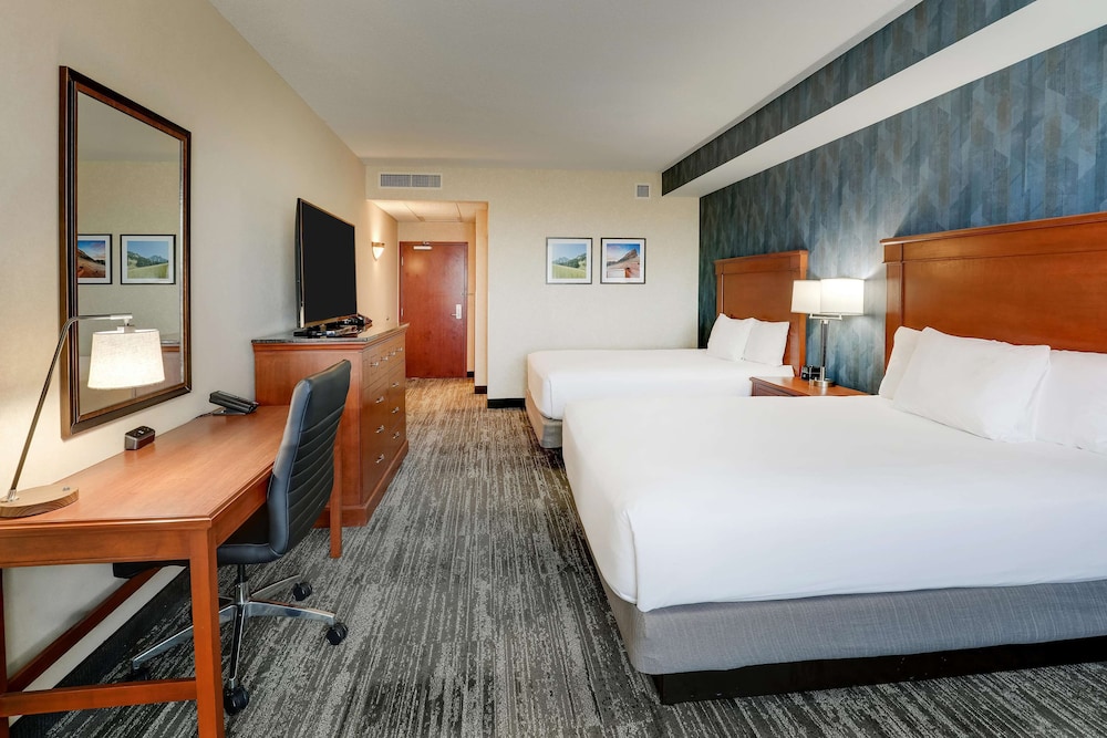 Deluxe Room, 2 Queen Beds, Refrigerator & Microwave (Oversized Room)