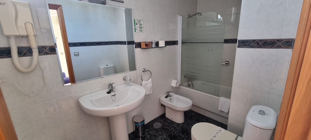 Standard Double or Twin Room photo 2