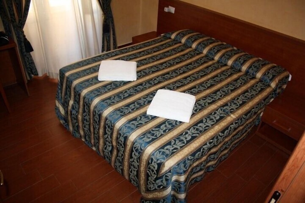 Standard Double or Twin Room, Private Bathroom