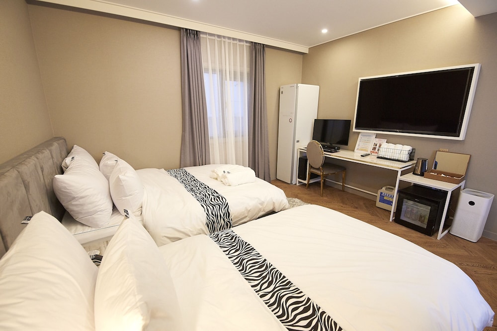 Deluxe Twin Room - Photo 2
