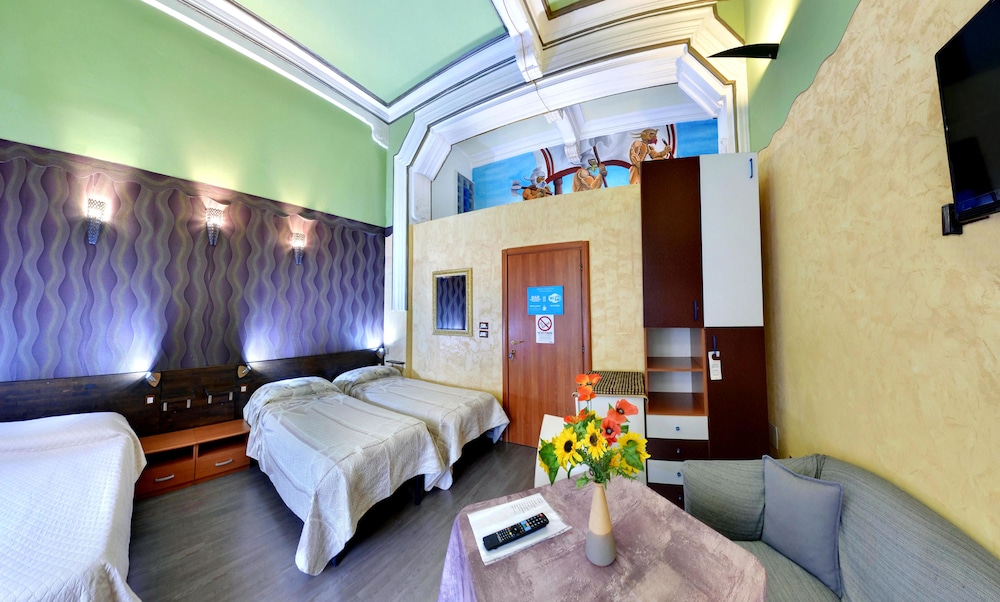 Family Room (5 people Private External Bathroom) photo 3