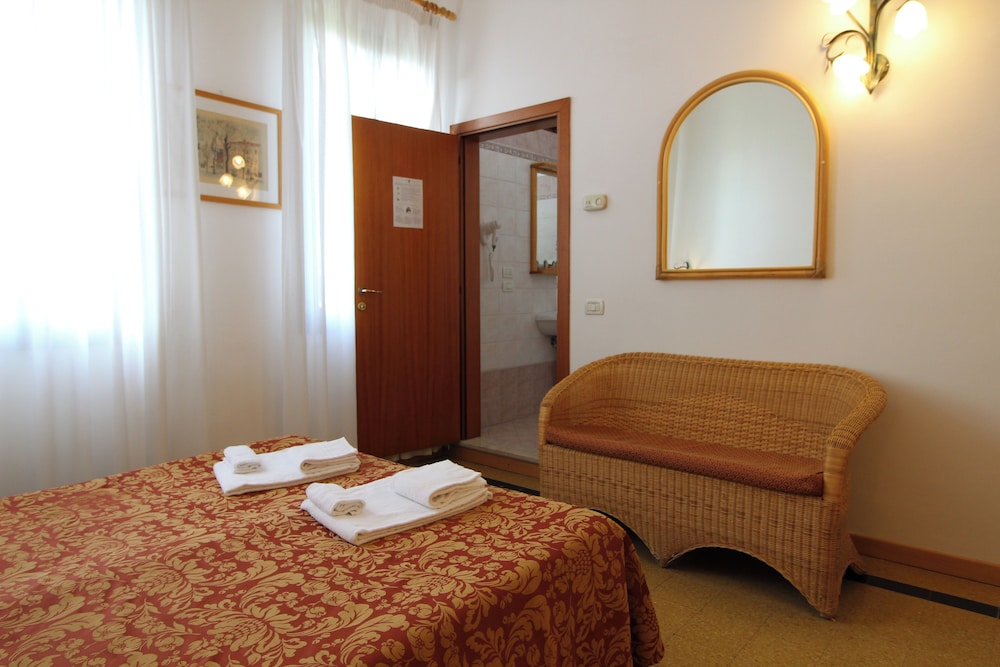 Comfort Double or Twin Room, Garden View photo 3