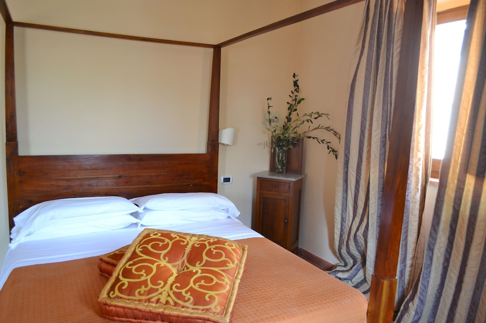 Junior Suite, 1 King Bed, Park View photo 2