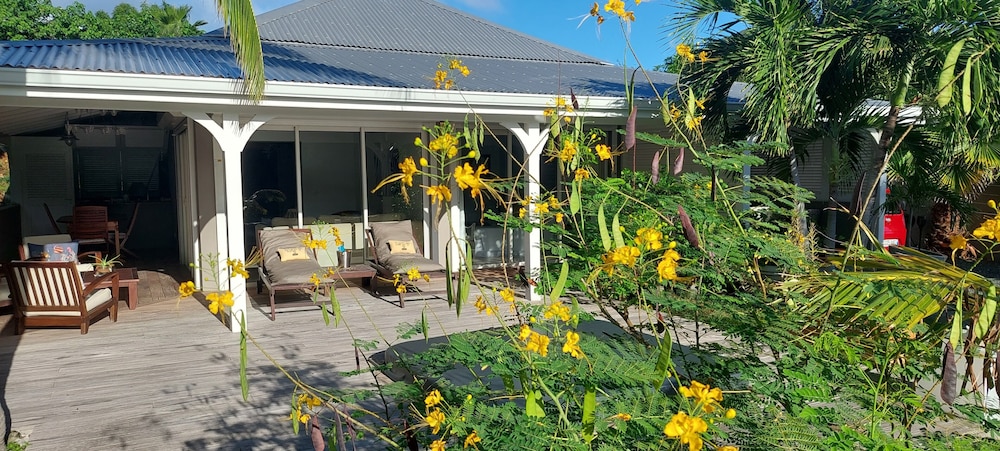 Luxury Cottage, Garden View