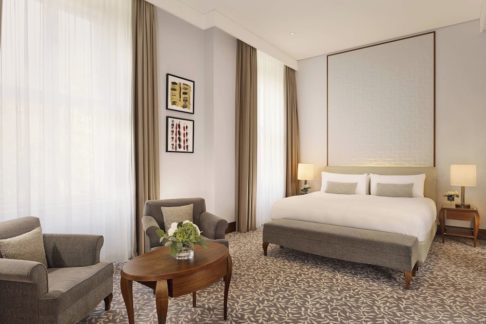 Premium King Room with One King Bed (Non Smoking) thumbnail 6