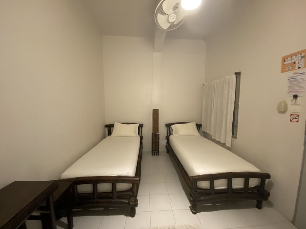 Fanned Twin Shared Bathroom