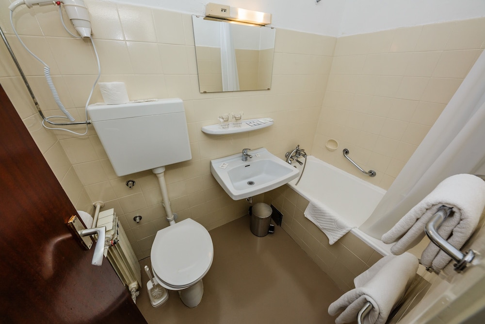 Standard Double or Twin Room, Balcony, Park View photo 2