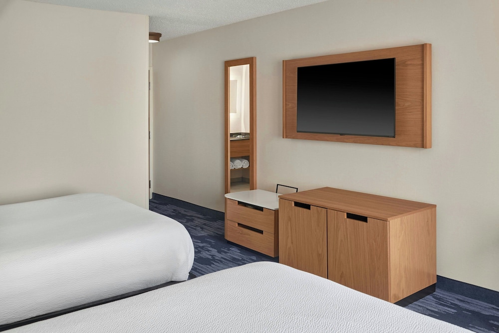 Room, 2 Queen Beds (Hearing Accessible) photo 2