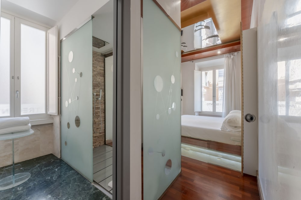 Exclusive Double Room, City View thumbnail 5