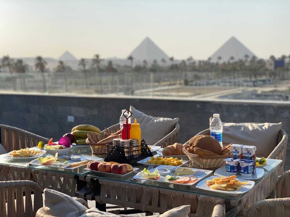 Royal Studio Suite, Balcony, Pyramids View