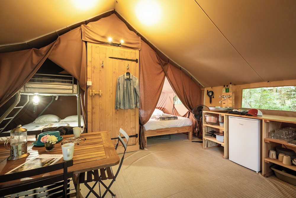 Deluxe Tent photo 2