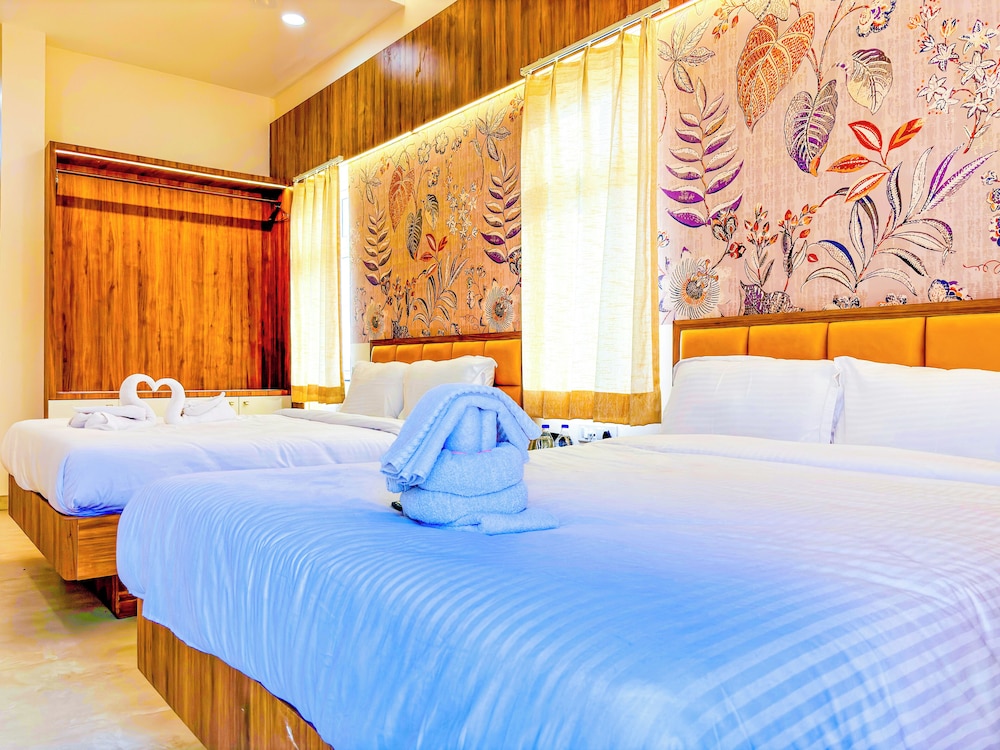 Quadruple Room, City View photo 2