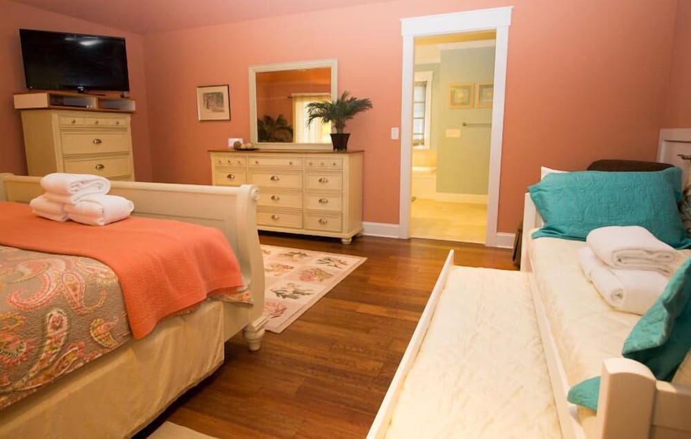 House, Multiple Beds, Pool Access, Garden View photo 1