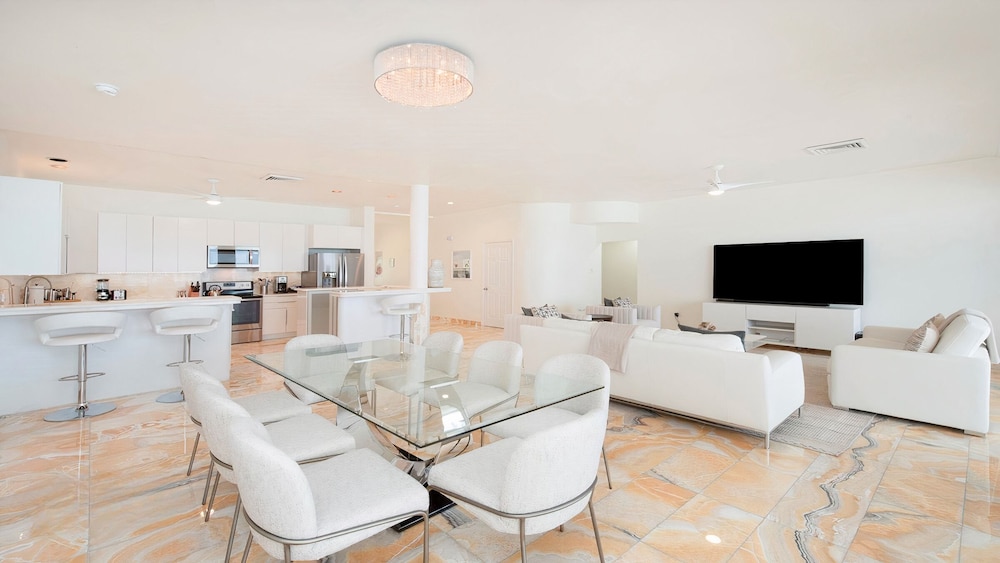 Panoramic Condo photo 1