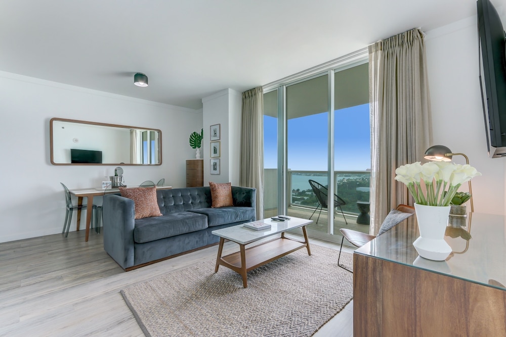 Beautiful Ocean & City View 1 bedrm Suite in the Grove photo 2