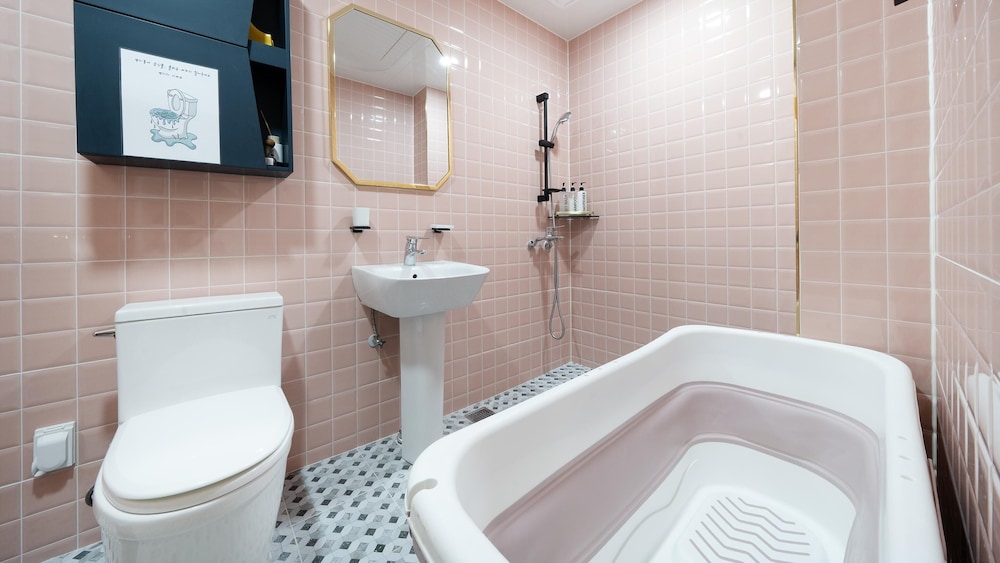 Basic Room, 1 Bedroom (202) - Photo 4
