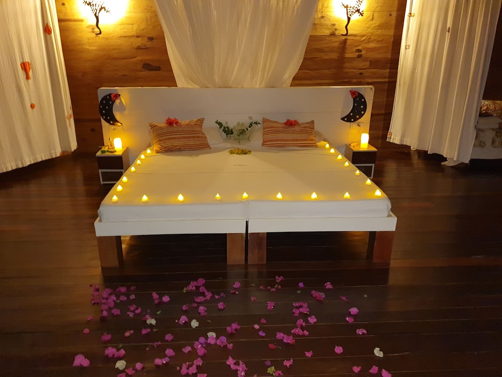Bungalow, Beachfront photo 1
