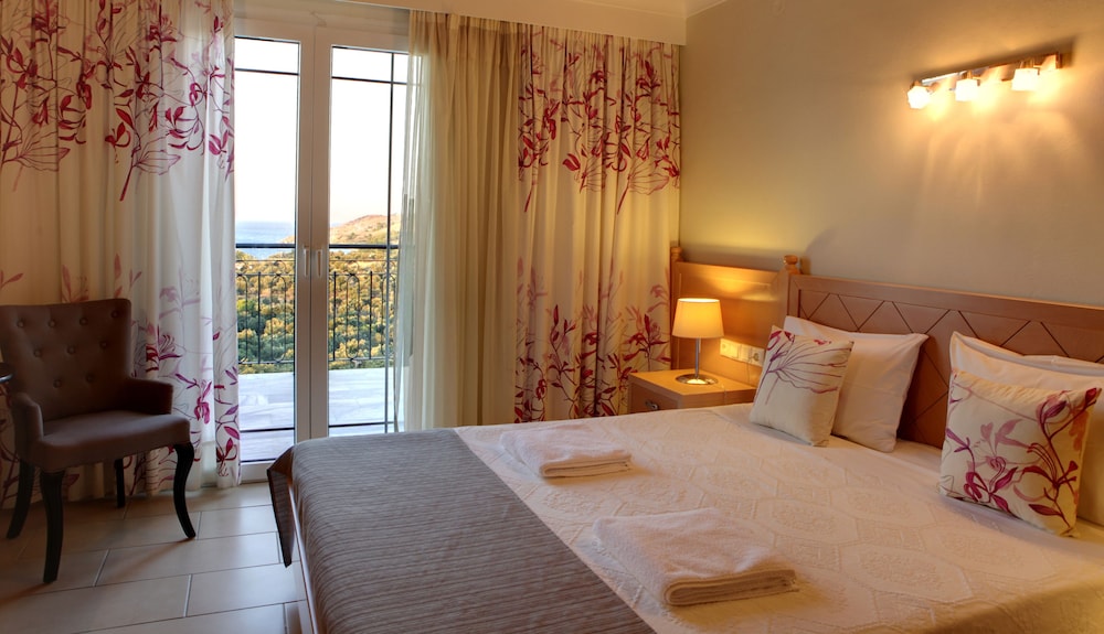 Superior Double Room, Sea View, Poolside photo 1