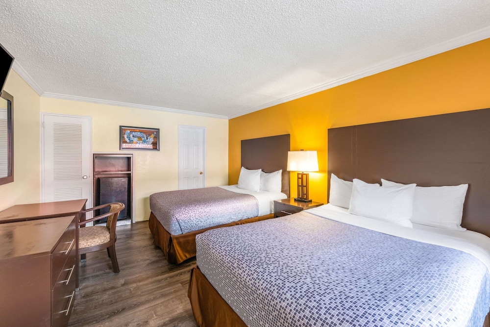 Standard Room, 2 Double Beds, Non Smoking photo 1