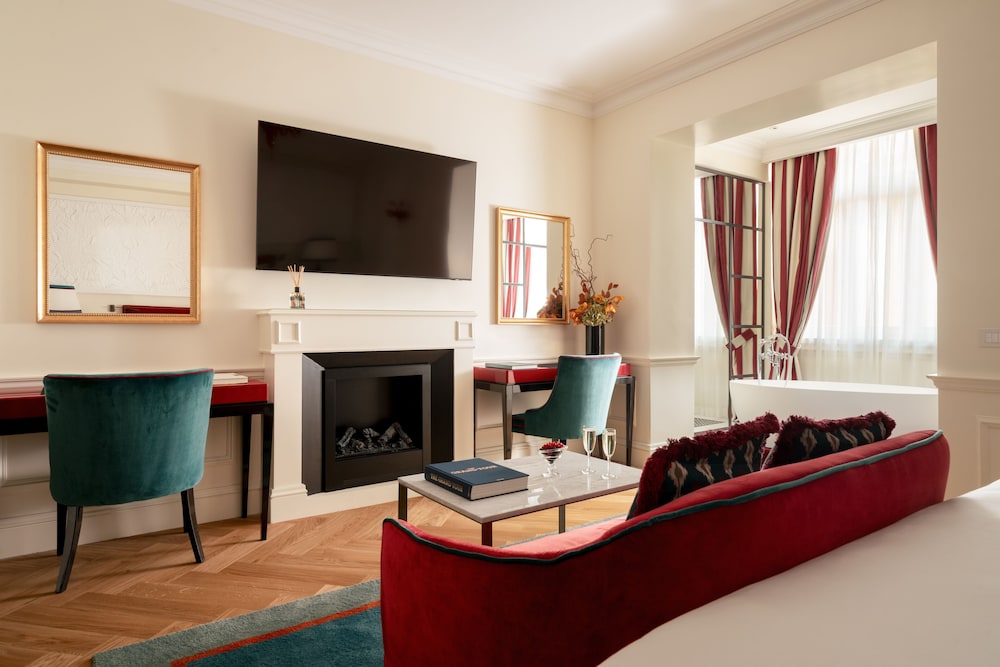 Romantic Studio Suite (Junior)