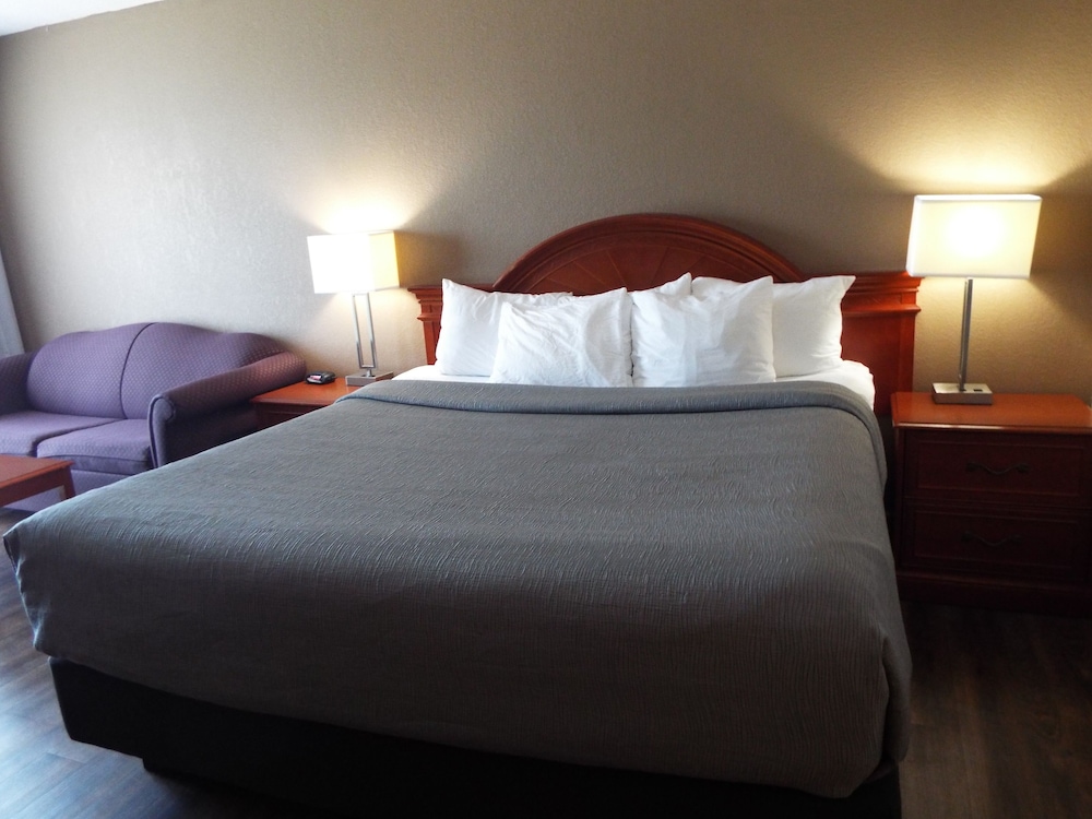 Deluxe Room, 1 King Bed with Sofa bed, Non Smoking (2 Person Sofa Bed) photo 1