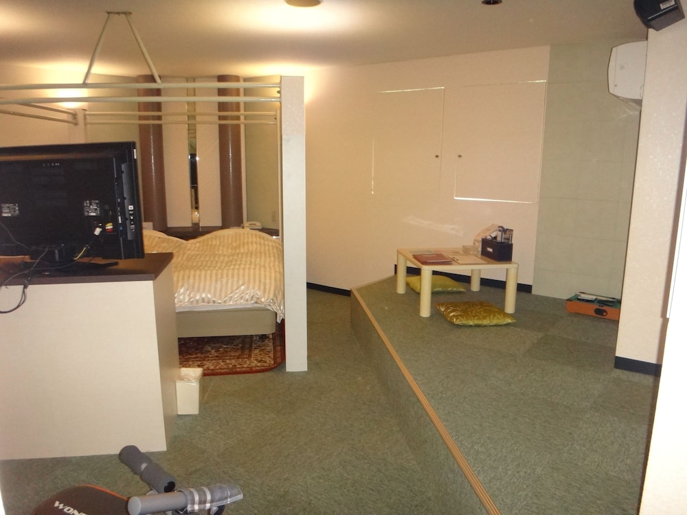 Suite, Smoking photo 2