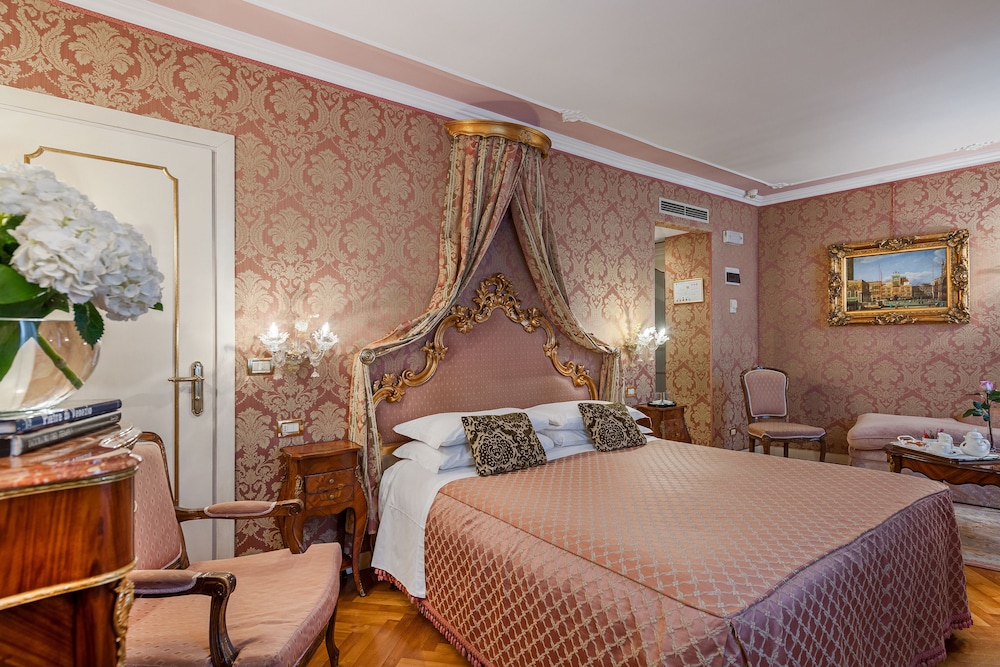 Room, Canal View (Prestige)