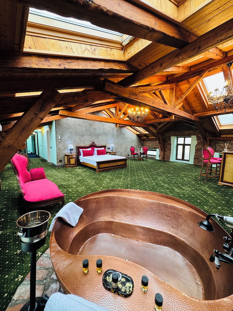 Romantic Loft, 1 King Bed with Sofa bed, Housekeeping, City View