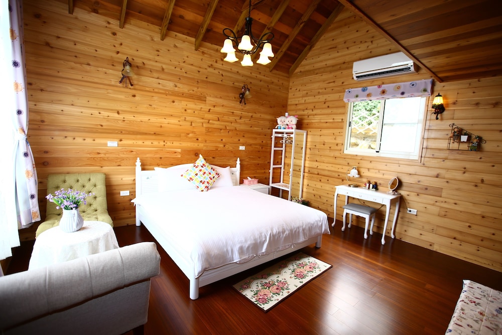 Exclusive Chalet, 1 Queen Bed, Valley View, Courtyard Area photo 1