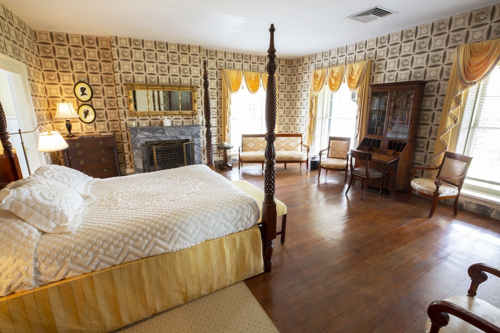 Suite (Carrington) - Photo 1