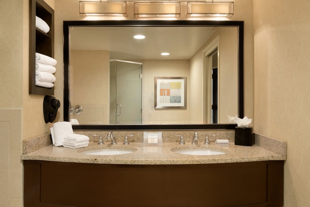 Deluxe Suite, 1 Bedroom - Photo 2