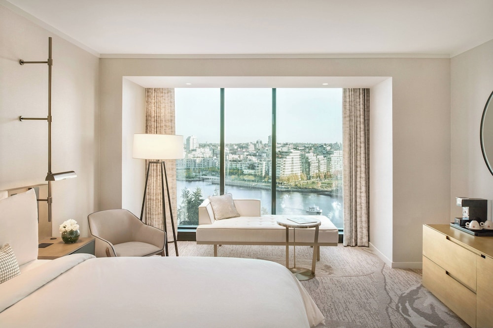 King Room with One King Bed (Non Smoking)