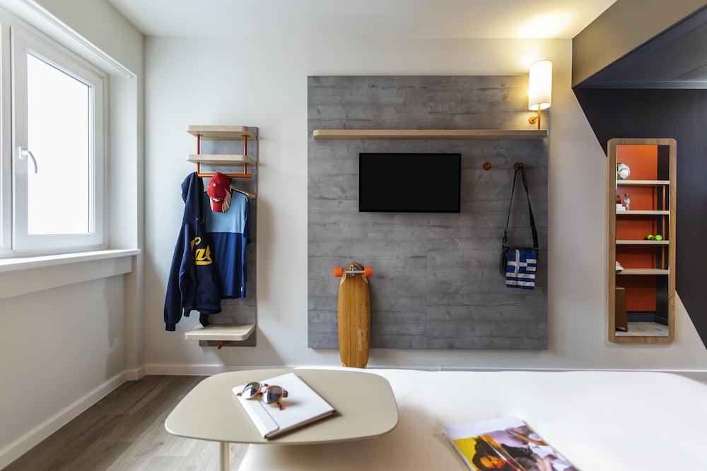 Family Room - Photo 3