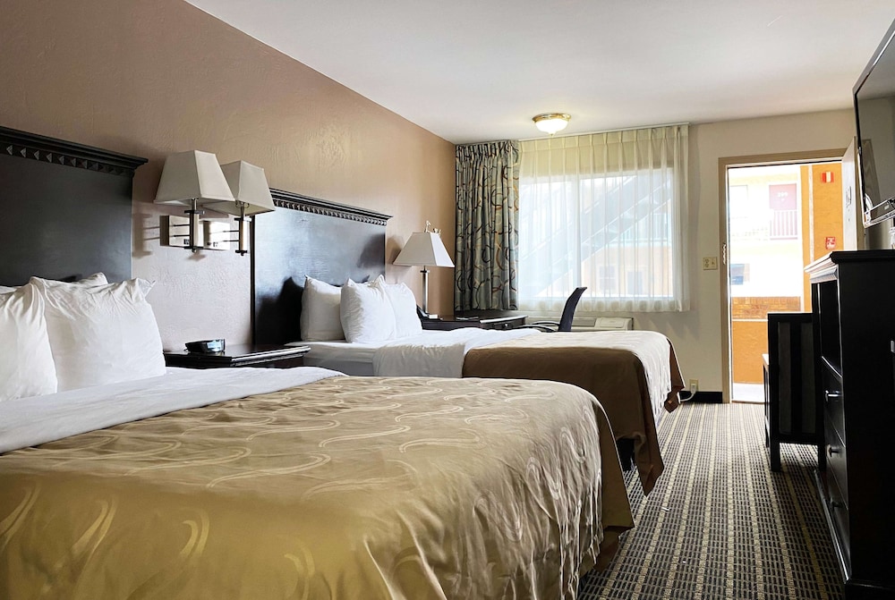 Deluxe Room, 2 Queen Beds, Non Smoking - Photo 3