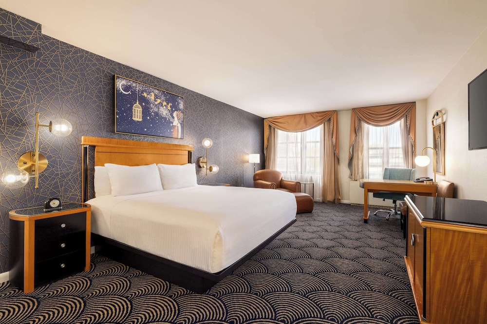 Inn at Great Neck, WorldHotels Crafted