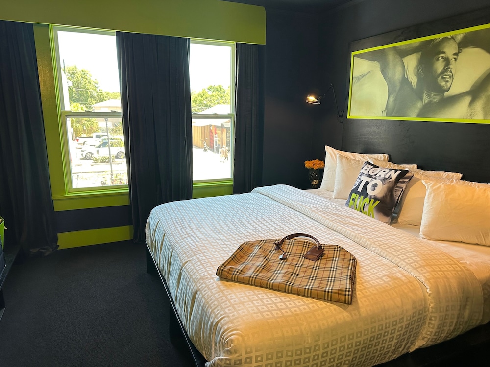 Deluxe Room, 1 King Bed, Non Smoking, Private Bathroom - Photo 7