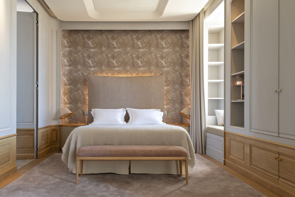 Double Room (De La Cour)