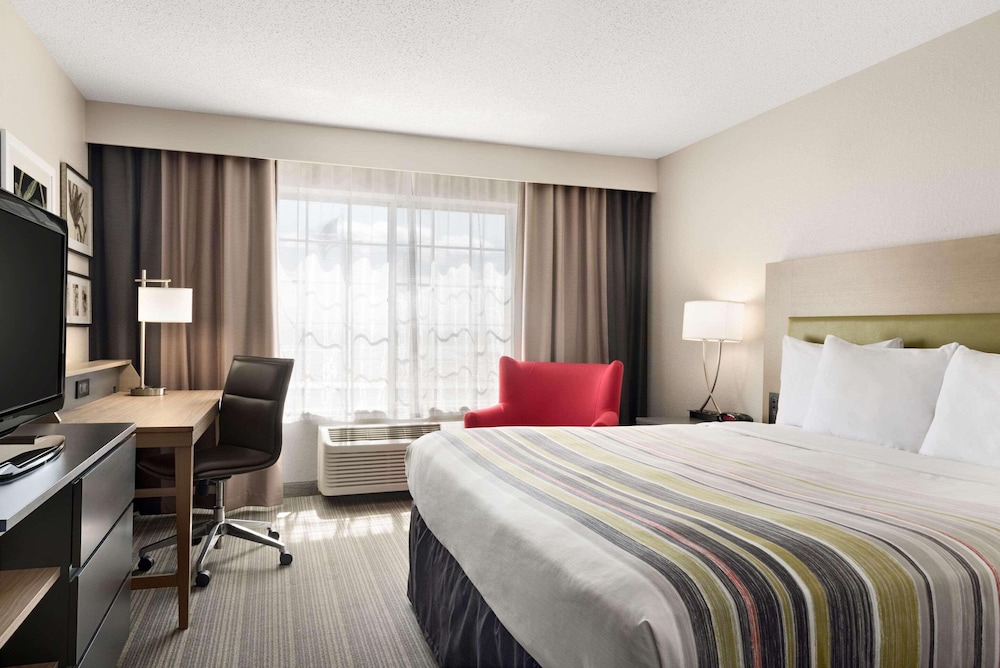 Suite, 1 King Bed, Non Smoking, Jetted Tub - Photo 1