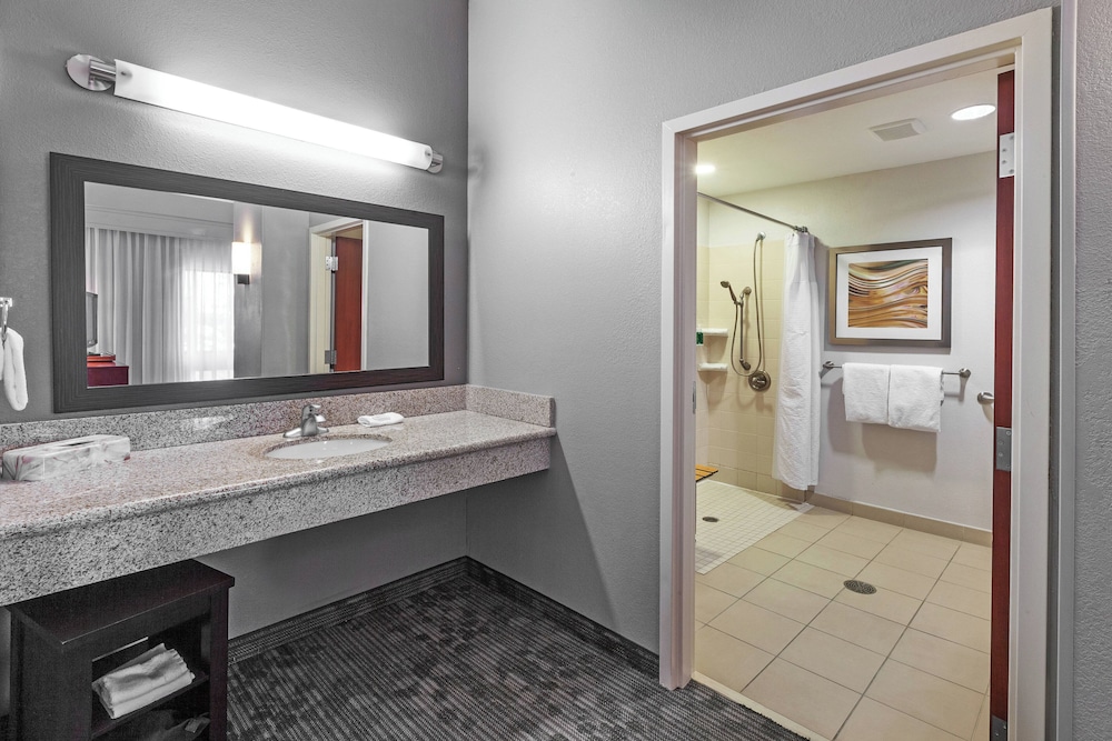 Suite, 1 Bedroom, Corner - Photo 6