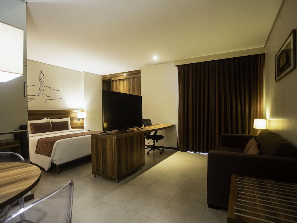 Superior Room, 1 Queen Bed with Sofa bed - Photo 5