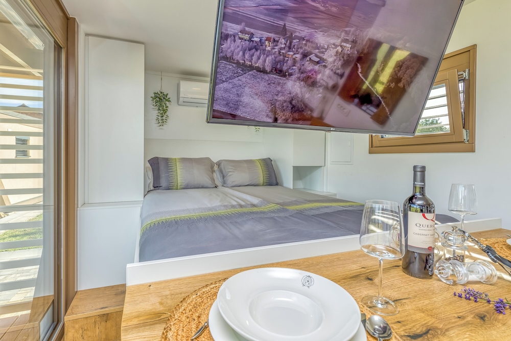 Family Studio, Mountain View (Riverside Suite Mare private beach) photo 1