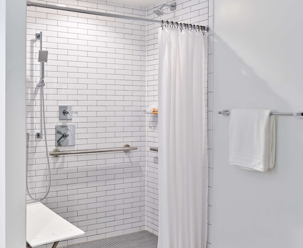 Suite, 1 Bedroom, Accessible (Roll-In Shower)