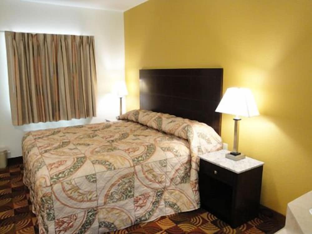 Suite, 1 King Bed photo 2