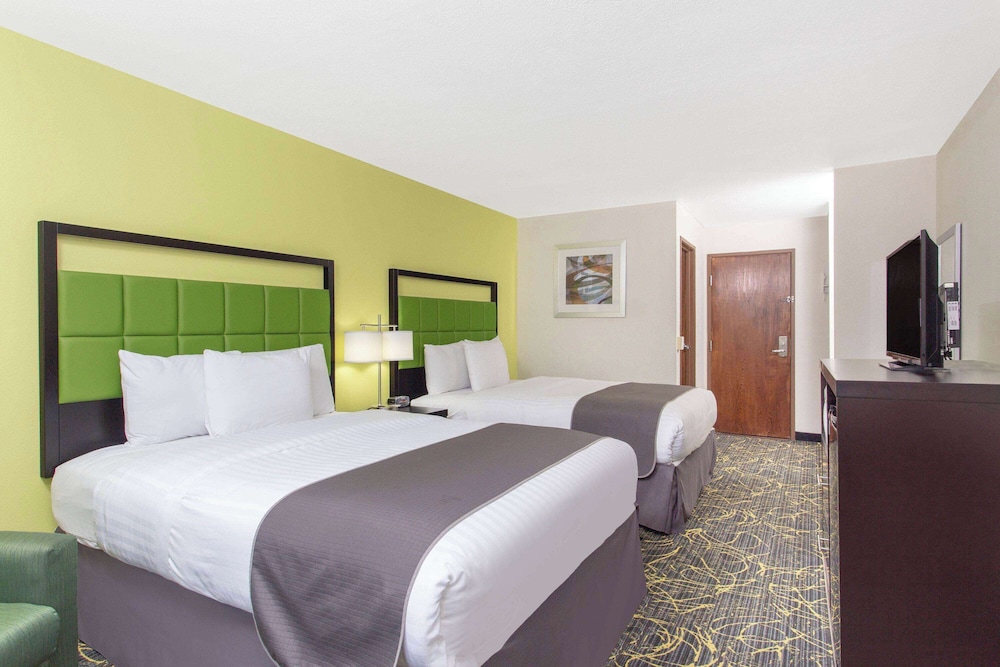Room, 2 Queen Beds, Non Smoking - Photo 5