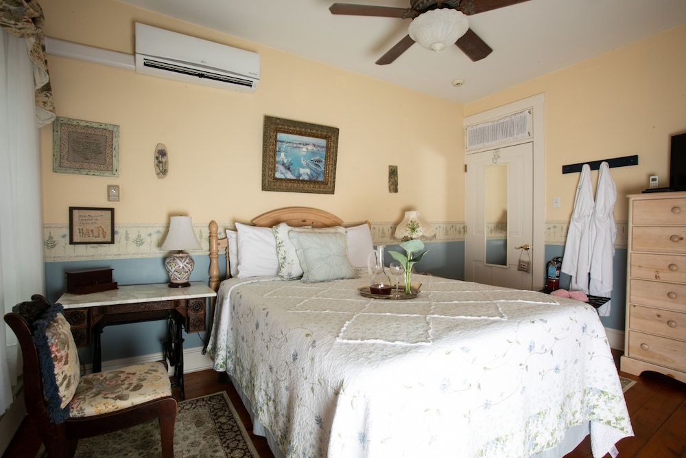 Room (The Hauck Room)