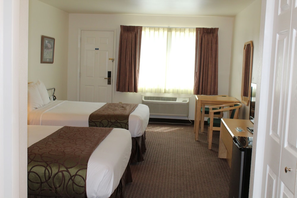 Room, 2 Queen Beds, Non Smoking (Pet Friendly) photo 3
